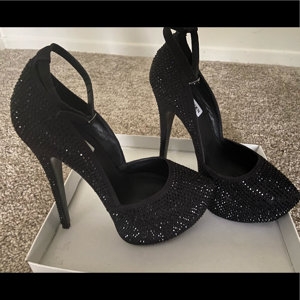 Steve Madden Glitzy Pump